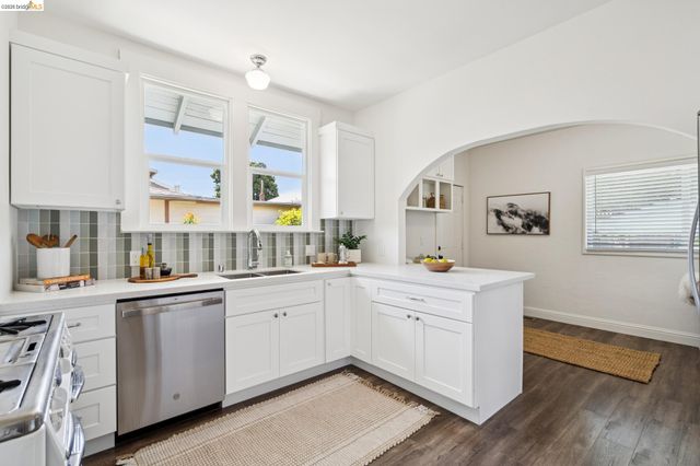 3631 Lyon Ave, Oakland, CA 94601