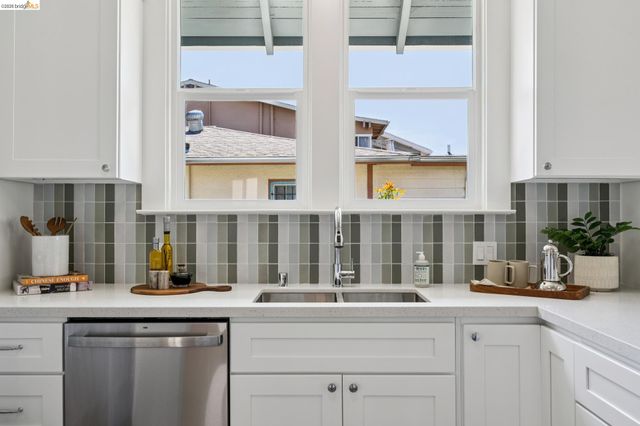 3631 Lyon Ave, Oakland, CA 94601