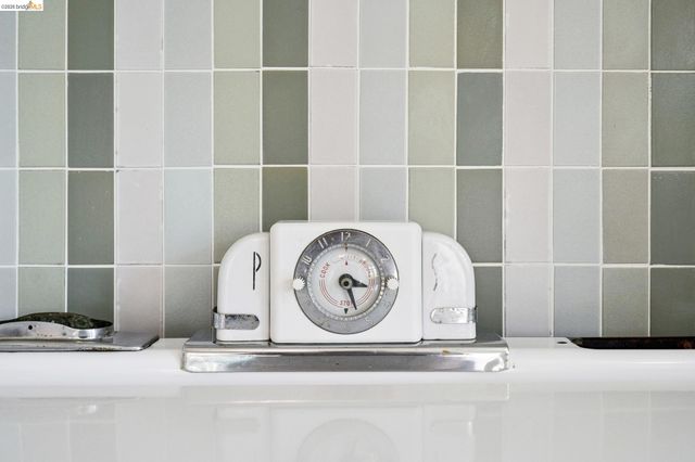 3631 Lyon Ave, Oakland, CA 94601