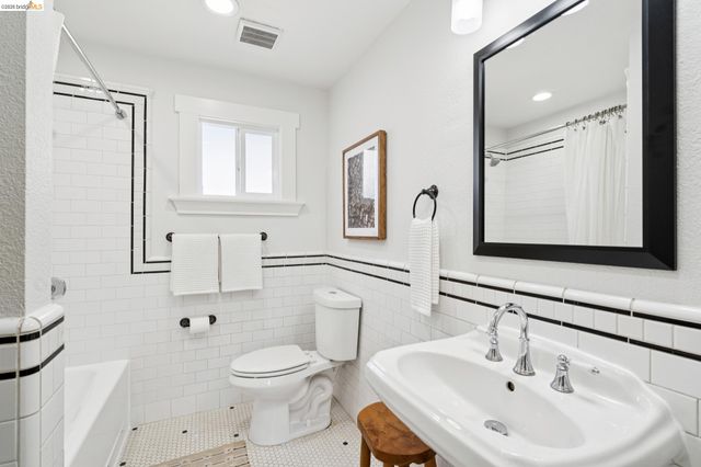 3631 Lyon Ave, Oakland, CA 94601