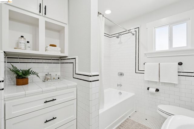 3631 Lyon Ave, Oakland, CA 94601