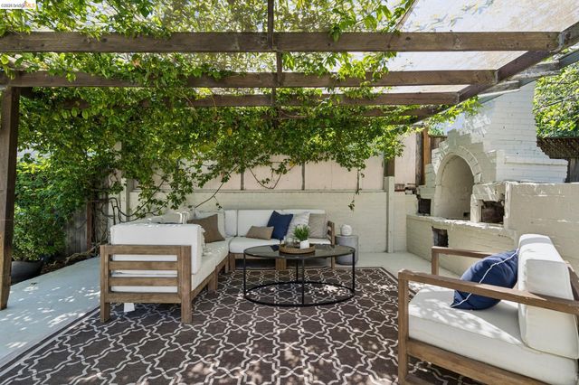 3631 Lyon Ave, Oakland, CA 94601