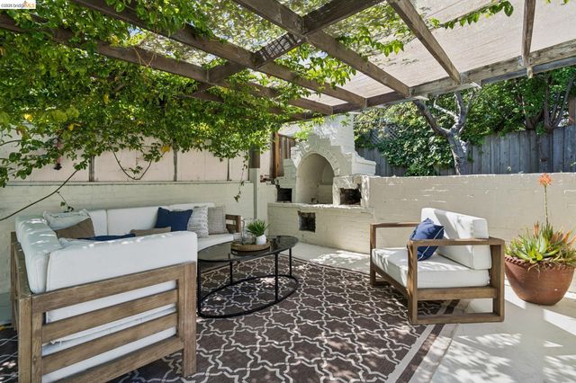 3631 Lyon Ave, Oakland, CA 94601