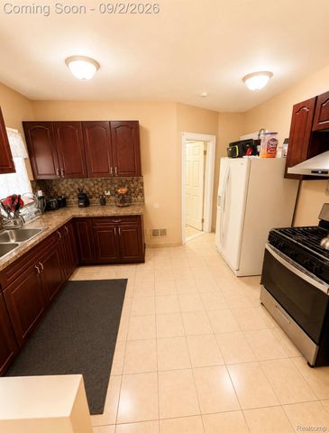 7521 Steadman Street, Dearborn, MI 48126