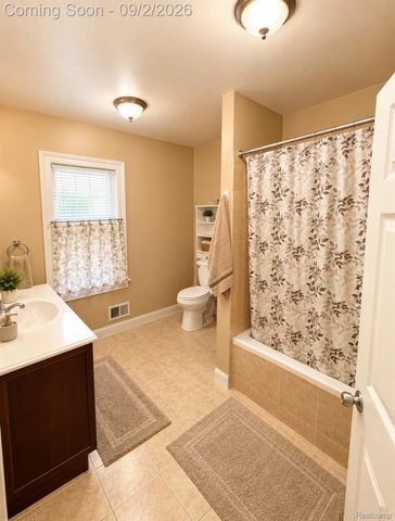 7521 Steadman Street, Dearborn, MI 48126