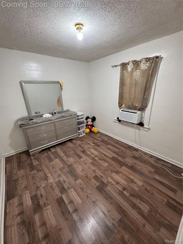 7521 Steadman Street, Dearborn, MI 48126