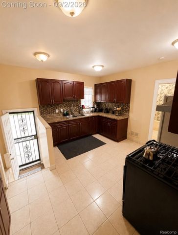 7521 Steadman Street, Dearborn, MI 48126