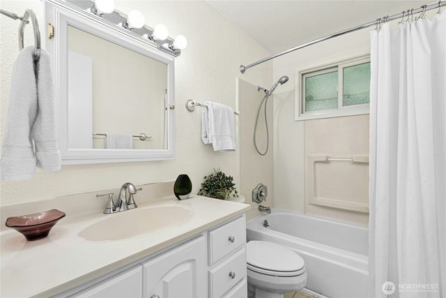 815 NE 200th Street, Shoreline, WA 98155