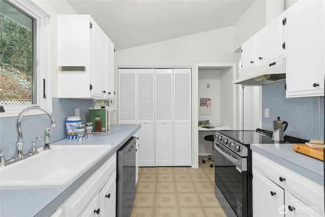 815 NE 200th Street, Shoreline, WA 98155