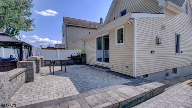 32 Embroidery St, Sayreville Boro, NJ 08872