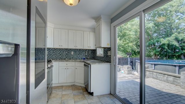 32 Embroidery St, Sayreville Boro, NJ 08872
