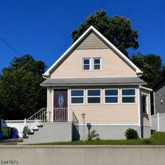 32 Embroidery St, Sayreville Boro, NJ 08872
