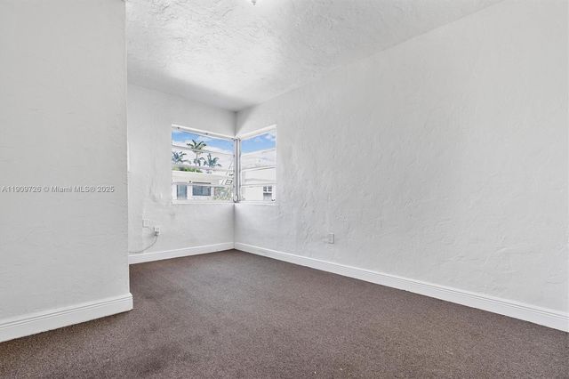 420 78th St, Miami Beach, FL 33141