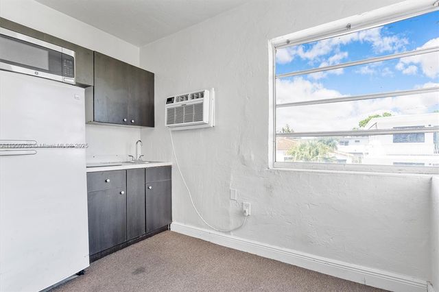 420 78th St, Miami Beach, FL 33141