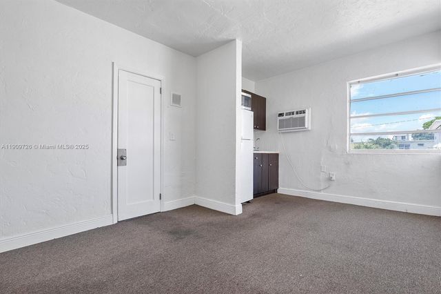 420 78th St, Miami Beach, FL 33141