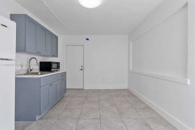 420 78th St, Miami Beach, FL 33141