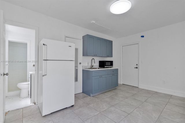 420 78th St, Miami Beach, FL 33141