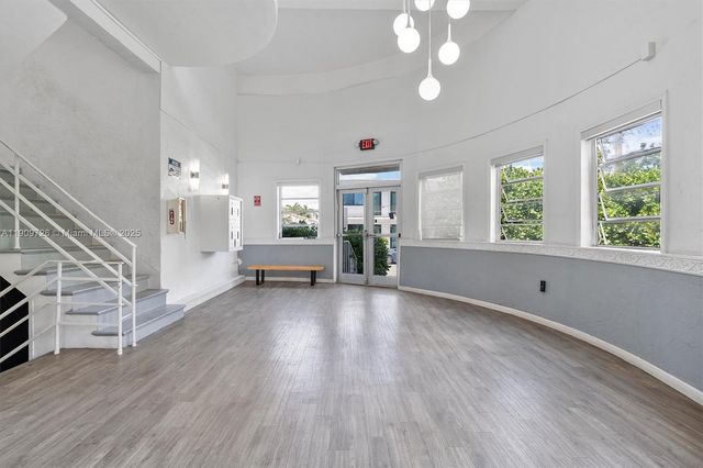 420 78th St, Miami Beach, FL 33141