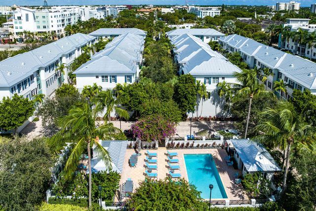 375 E Mallory Circle, Delray Beach, FL 33483