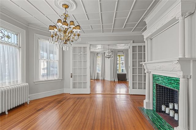 350 Broadway, Newport, RI 02840