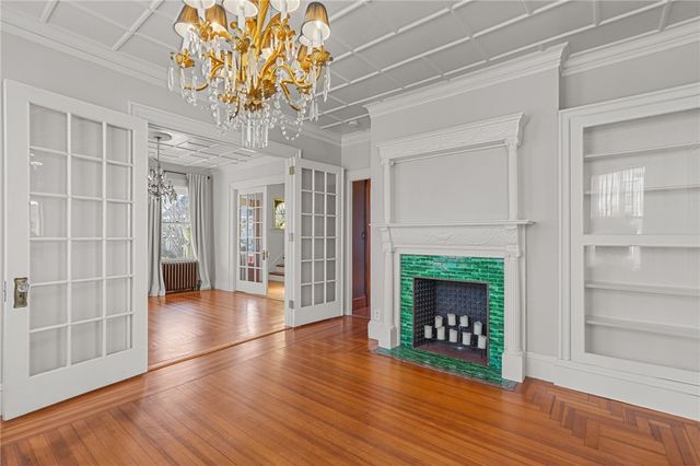 350 Broadway, Newport, RI 02840