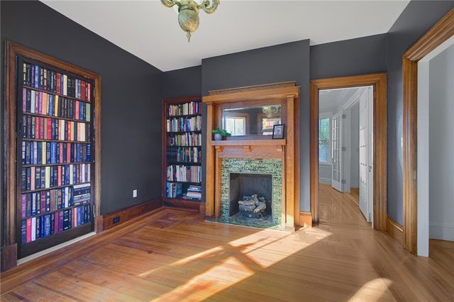 350 Broadway, Newport, RI 02840