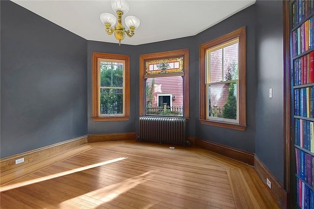 350 Broadway, Newport, RI 02840