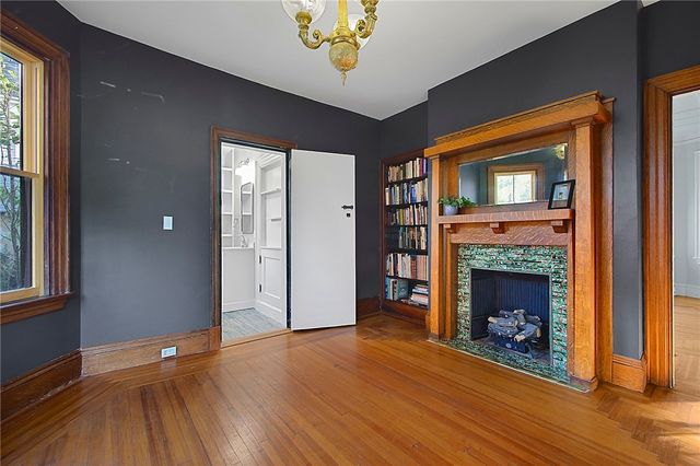 350 Broadway, Newport, RI 02840