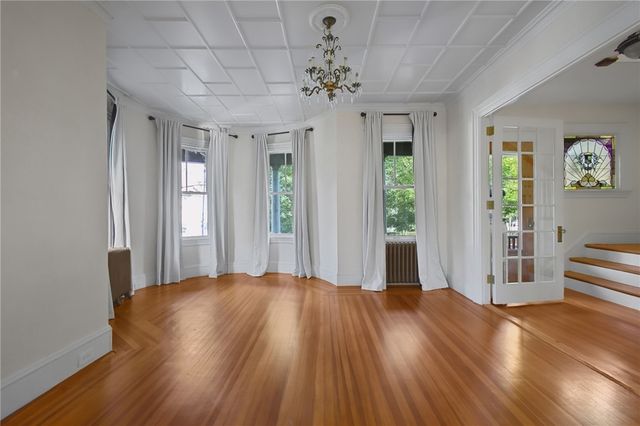 350 Broadway, Newport, RI 02840
