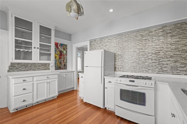 350 Broadway, Newport, RI 02840