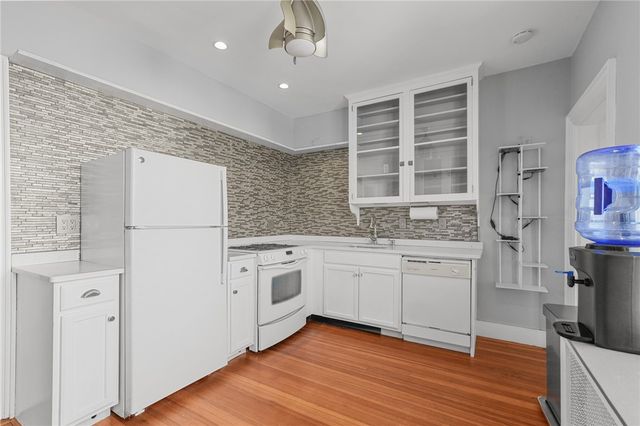 350 Broadway, Newport, RI 02840
