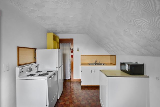 350 Broadway, Newport, RI 02840