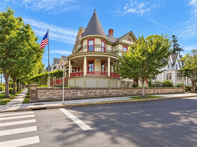 350 Broadway, Newport, RI 02840