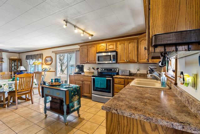 5500 S Highpoint Drive, Albion, IN 46701