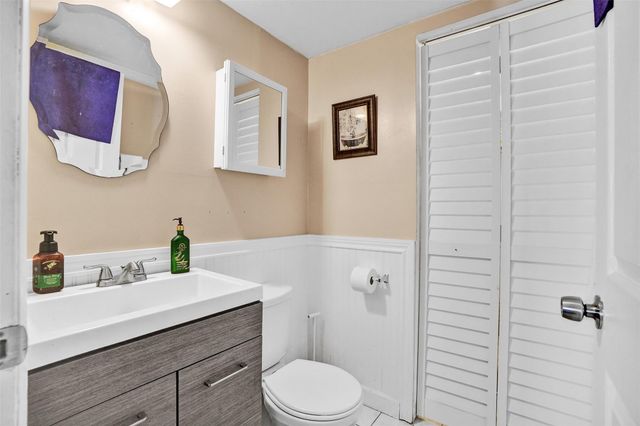 8081 NW 11th St E, Margate, FL 33063