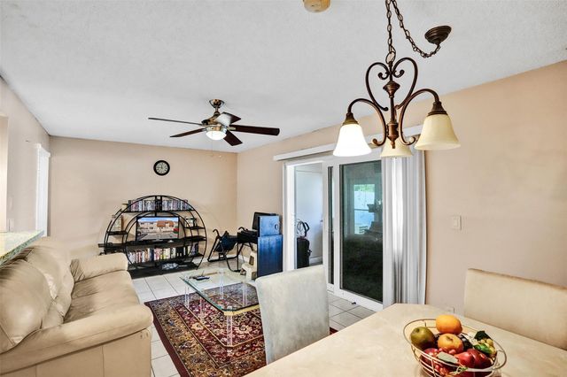 8081 NW 11th St E, Margate, FL 33063