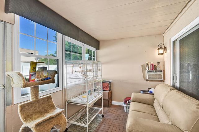 8081 NW 11th St E, Margate, FL 33063