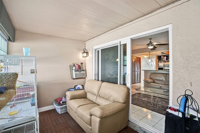 8081 NW 11th St E, Margate, FL 33063