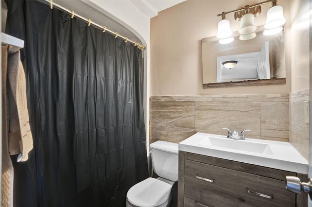 8081 NW 11th St E, Margate, FL 33063