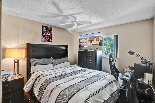 8081 NW 11th St E, Margate, FL 33063