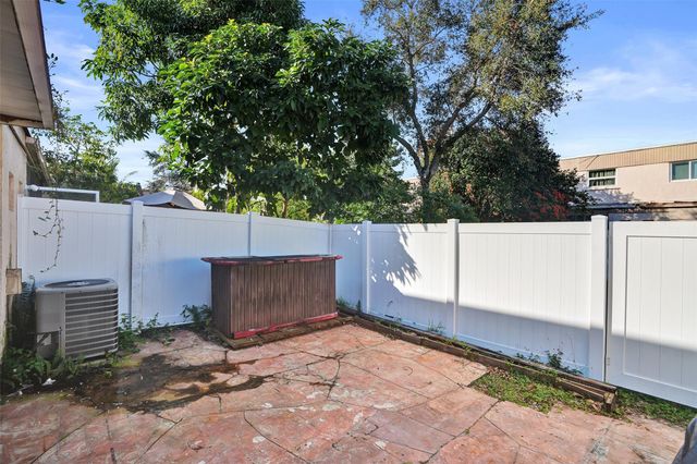 8081 NW 11th St E, Margate, FL 33063