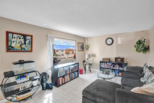 8081 NW 11th St E, Margate, FL 33063