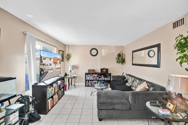 8081 NW 11th St E, Margate, FL 33063