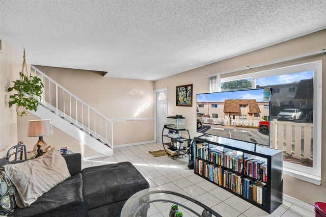 8081 NW 11th St E, Margate, FL 33063