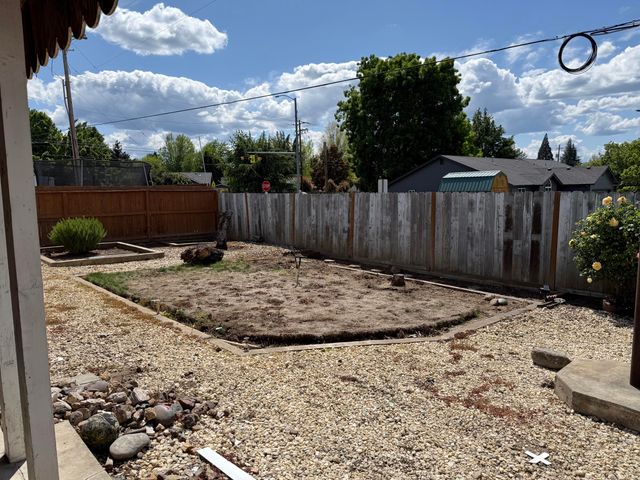 3015 Milhoan Drive, Medford, OR 97504