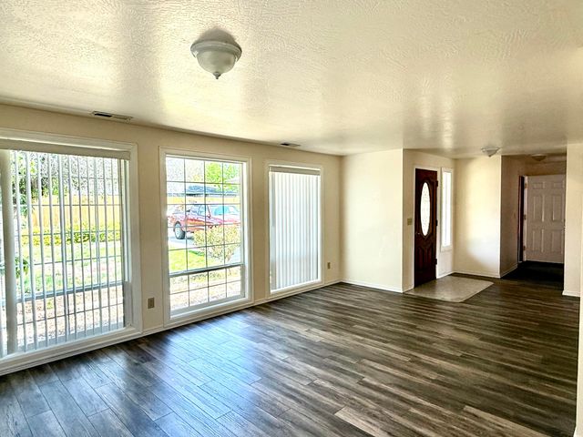 3015 Milhoan Drive, Medford, OR 97504