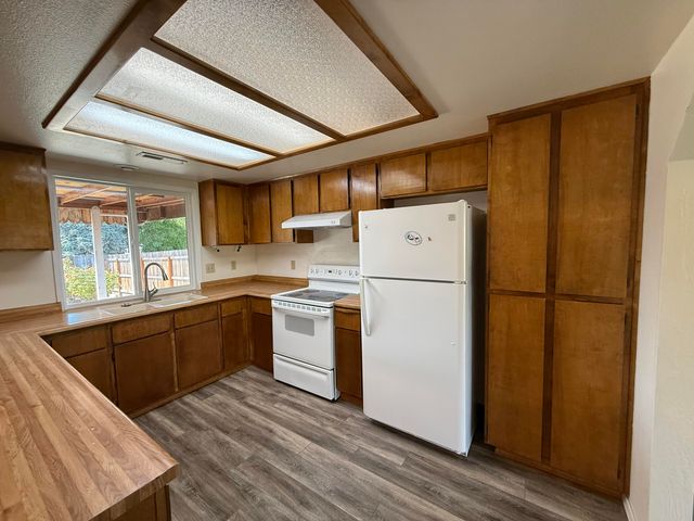 3015 Milhoan Drive, Medford, OR 97504