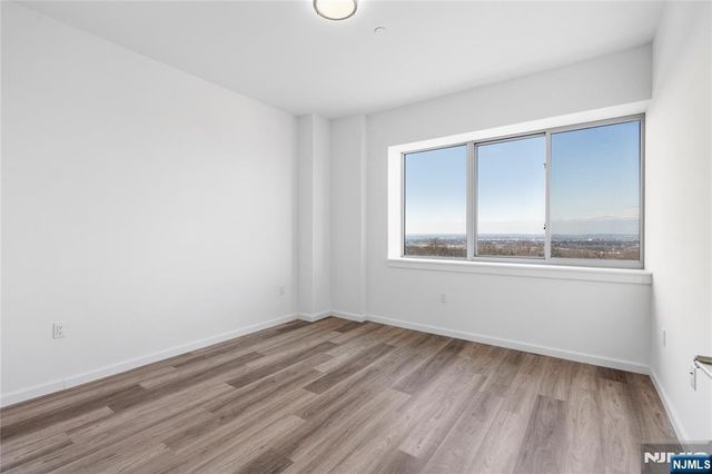 2 Executive Drive 809, Fort Lee, NJ 07024