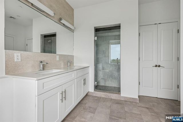 2 Executive Drive 809, Fort Lee, NJ 07024