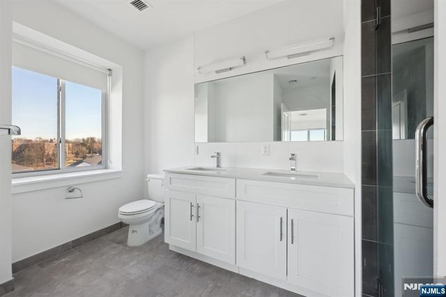 2 Executive Drive 809, Fort Lee, NJ 07024